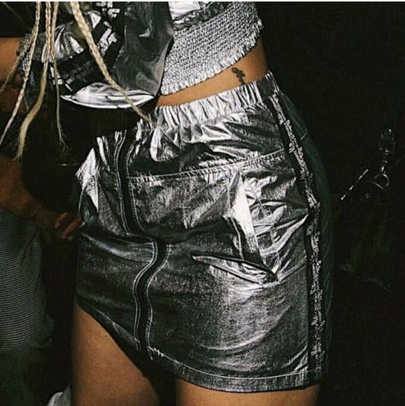 LF Shiny Metallic Silver Zip Front Logo Skirt Lined Mesh Zip Back Elastic Waist - Picture 8 of 8